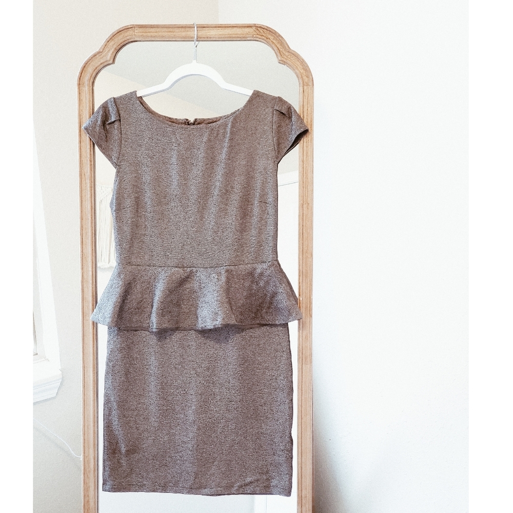 ALICE + OLIVIA Gray Ruffle Peplum Pencil Dress 10